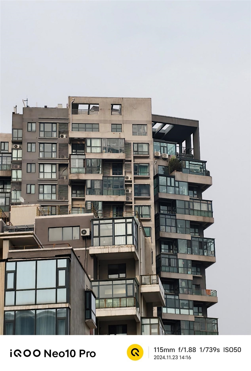 全球首款天玑9400游戏机iQOO Neo10 Pro全面评测：144帧丝滑玩《星铁》真香！