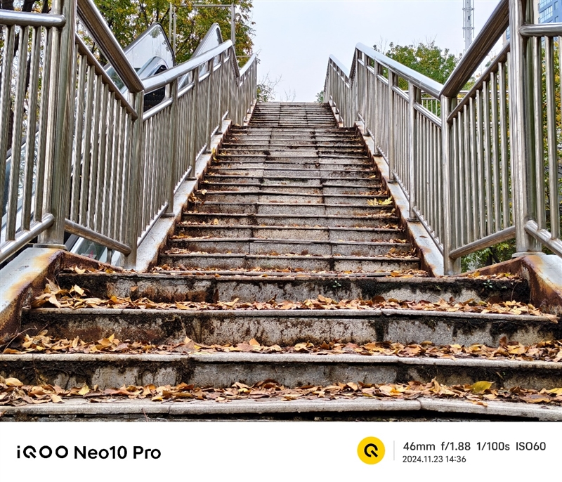 全球首款天玑9400游戏机iQOO Neo10 Pro全面评测：144帧丝滑玩《星铁》真香！