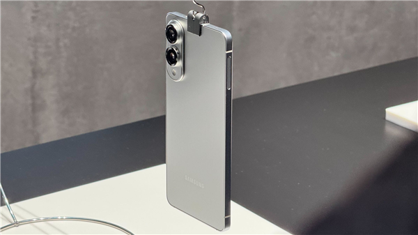 5.8mm最薄骁龙8 Elite旗舰!三星Galaxy S25 edge邀请函曝光:5月13日发布