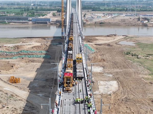 519公里包银高铁完成铺轨 包头至银川从6小时缩至2小时