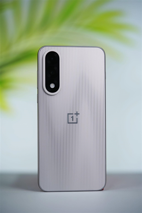 性能最强天玑手机!一加Ace 5至尊版图赏