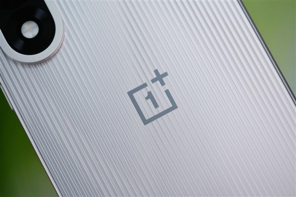 性能最强天玑手机!一加Ace 5至尊版图赏