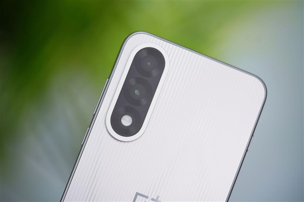 性能最强天玑手机!一加Ace 5至尊版图赏