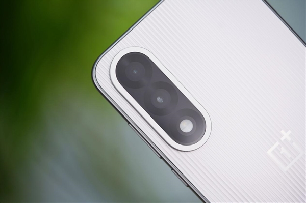 性能最强天玑手机!一加Ace 5至尊版图赏