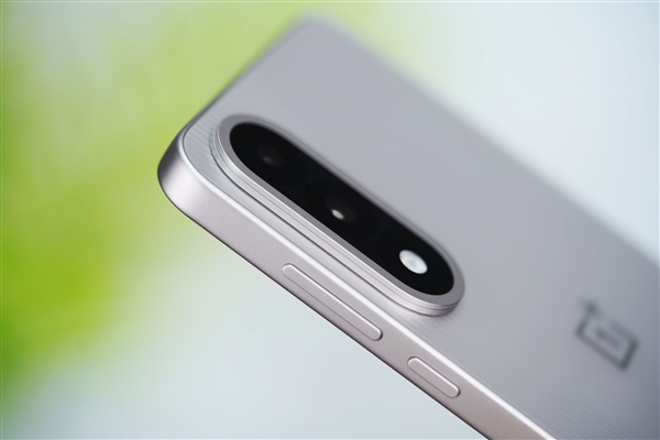 性能最强天玑手机!一加Ace 5至尊版图赏