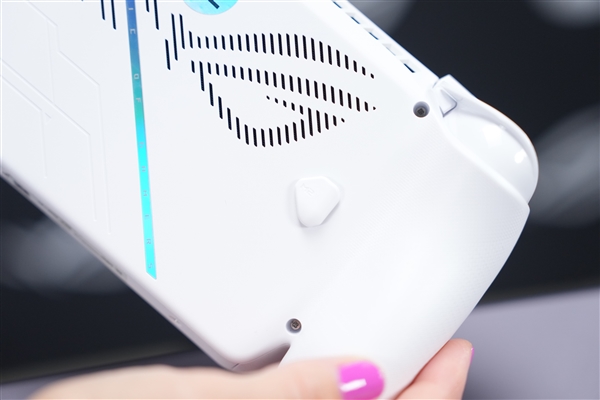 微软宣布合作款掌上游戏机