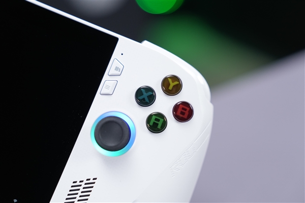 微软宣布合作款掌上游戏机