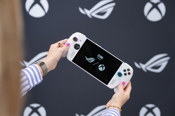 微软宣布合作款掌上游戏机