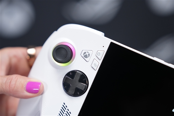 微软宣布合作款掌上游戏机