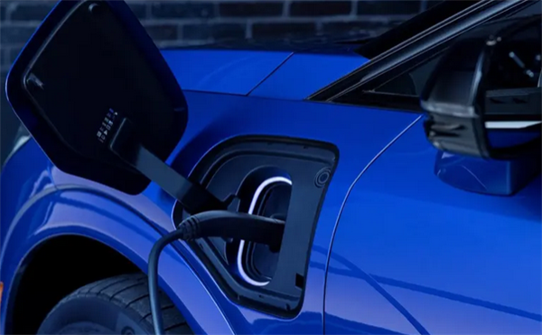 美系豪华性能SUV!凯迪拉克IQ傲歌-V发布:搭载双电机四驱