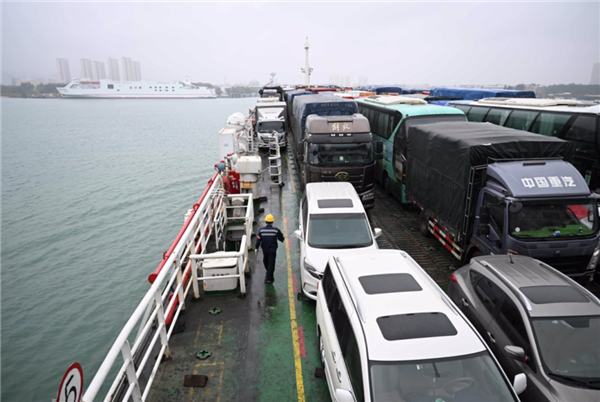 比电车着火更可怕的 是电车在海上着火