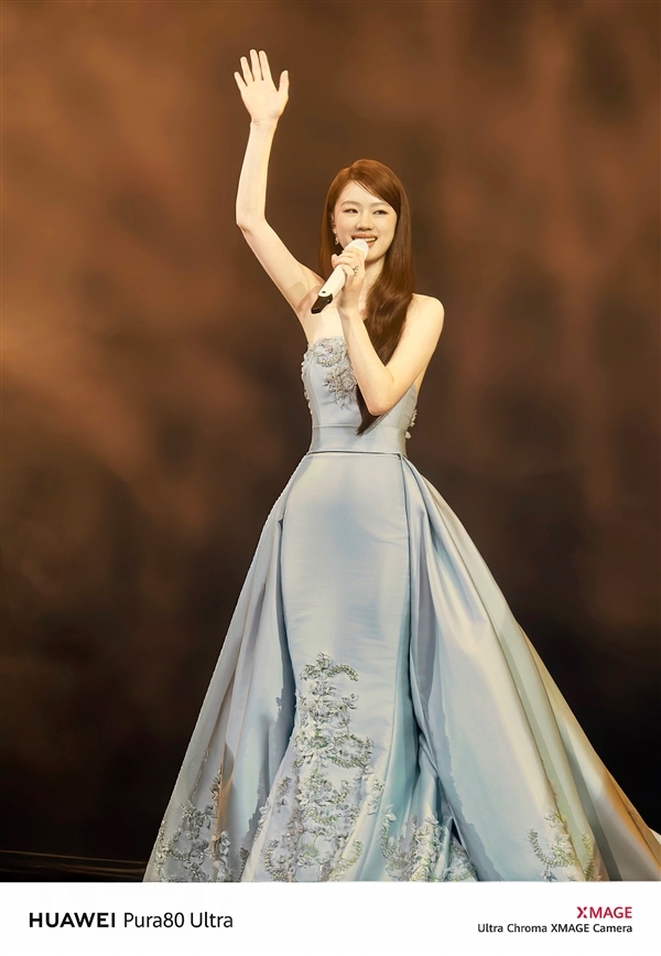 双长焦舞台神器!华为Pura 80 Ultra发布会实拍单依纯:远摄拍出写真大图