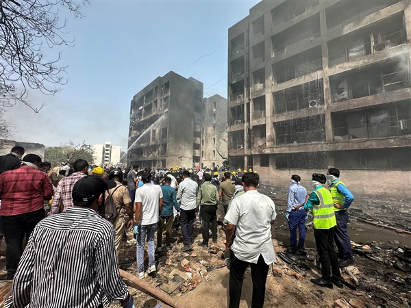 什么原因导致印度客机起飞30秒坠毁:航空专家推测三种可能