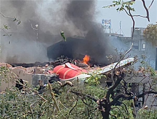 起飞一分钟就坠落 印度这架波音787到底发生了什么