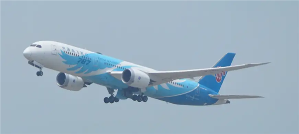 起飞一分钟就坠落 印度这架波音787到底发生了什么