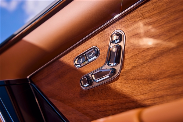 真水晶真实木 尊界S800内饰美图流出：国产顶级豪奢之选