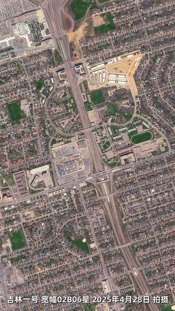 卫星俯瞰加拿大多伦多:好一副都市画卷