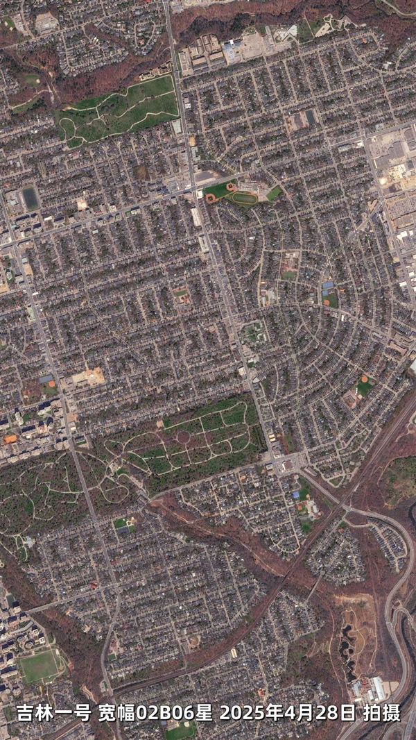 卫星俯瞰加拿大多伦多:好一副都市画卷