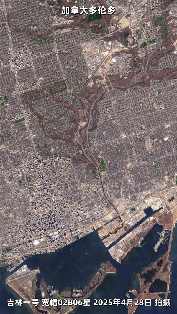 卫星俯瞰加拿大多伦多:好一副都市画卷