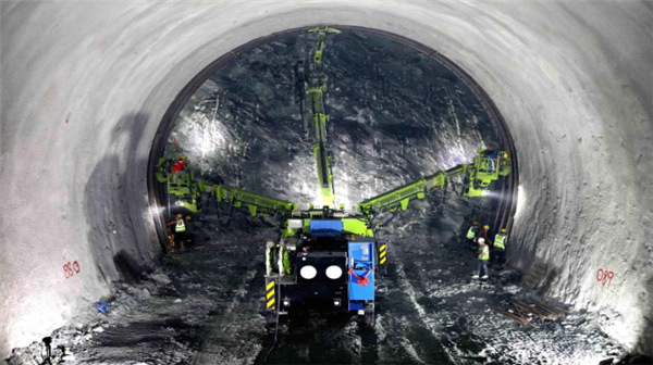 设计时速350公里!西十高铁湖北段一日贯通两座隧道