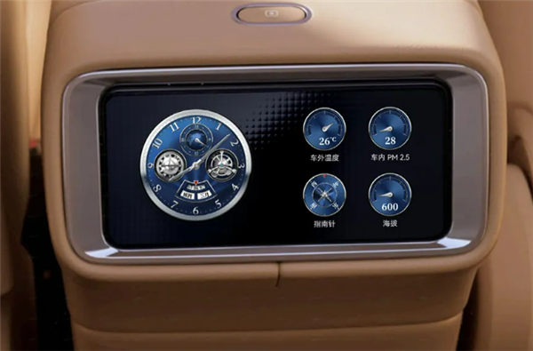 50万级销冠升级！问界M9迎OTA：智驾自动鸣笛、隔空开门