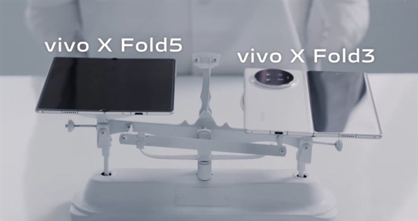 最惊艳大折叠!vivo X Fold5过于轻薄:连完整C口都塞不下了