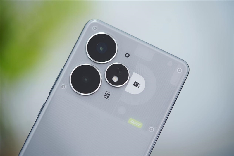 透明机甲战士真我Neo7 Turbo全面评测：2K档的性能颜值双料王