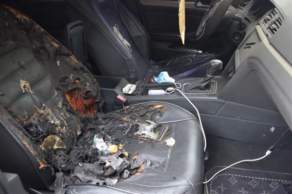 手机在车内暴晒引发爆炸差点毁了一辆车：这些“定时炸弹”要远离