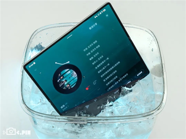 vivo刚出的这台折叠屏 我愿称它为“苹果最佳搭子”