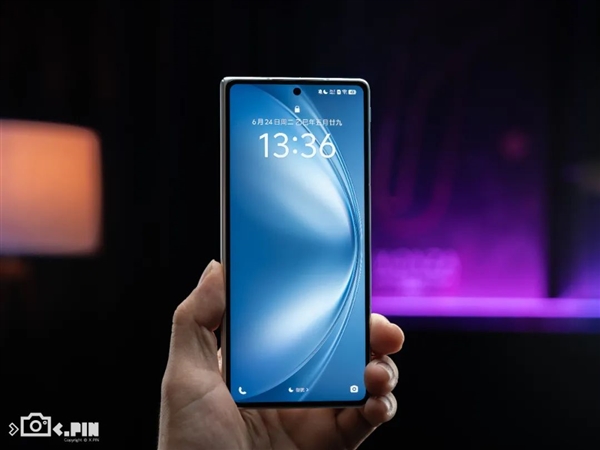 vivo刚出的这台折叠屏 我愿称它为“苹果最佳搭子”