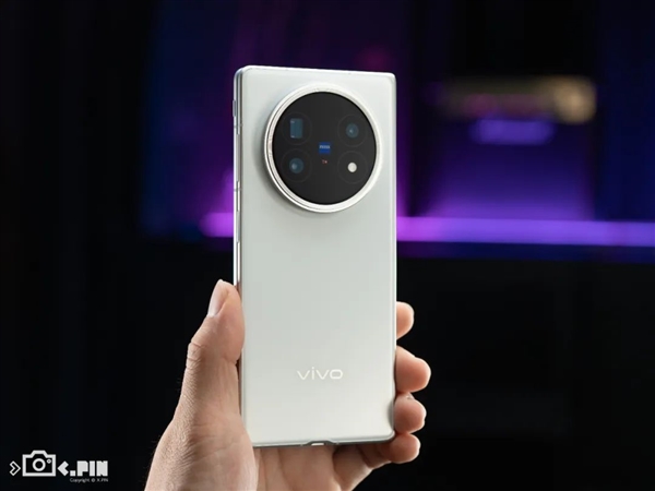 vivo刚出的这台折叠屏 我愿称它为“苹果最佳搭子”