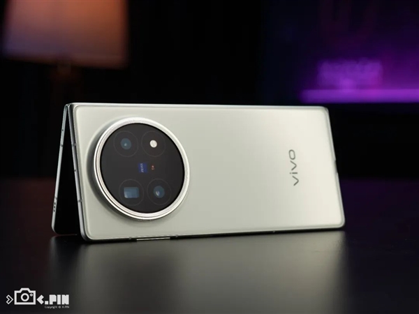 vivo刚出的这台折叠屏 我愿称它为“苹果最佳搭子”