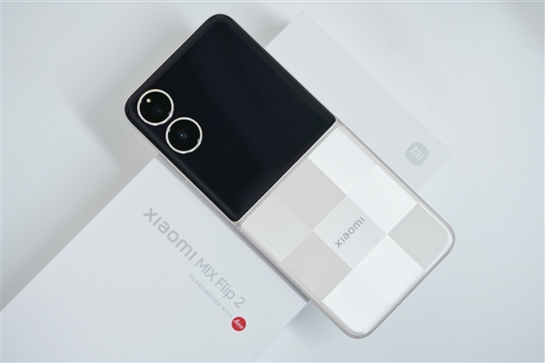 满配旗舰小折叠屏！小米MIX Flip 2图赏