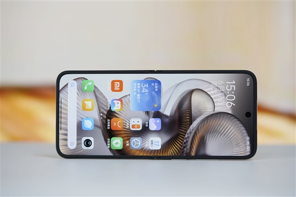 满配旗舰小折叠屏！小米MIX Flip 2图赏