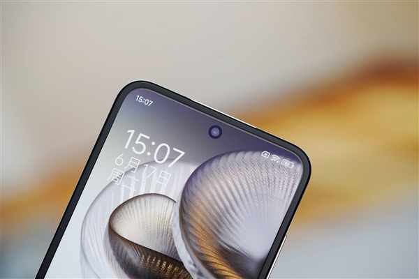 满配旗舰小折叠屏！小米MIX Flip 2图赏