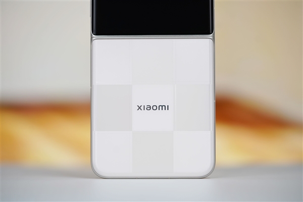 满配旗舰小折叠屏！小米MIX Flip 2图赏