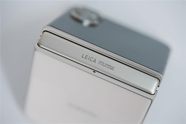 满配旗舰小折叠屏！小米MIX Flip 2图赏