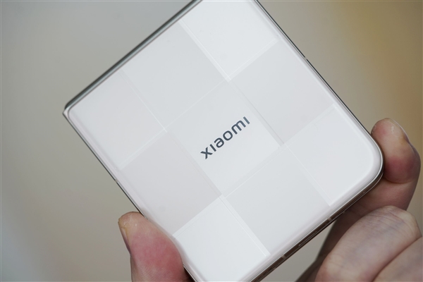 满配旗舰小折叠屏！小米MIX Flip 2图赏