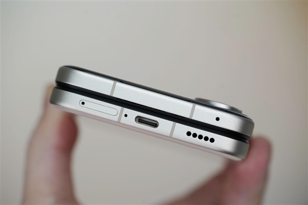 满配旗舰小折叠屏！小米MIX Flip 2图赏