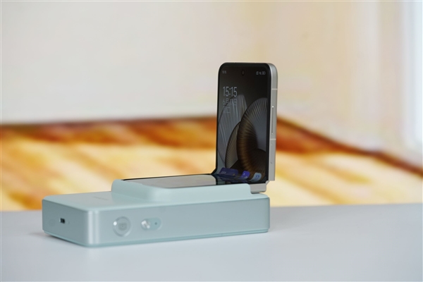 满配旗舰小折叠屏！小米MIX Flip 2图赏
