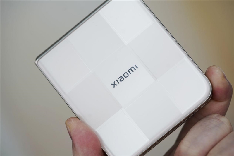 游戏不发烫、内屏无折痕！小米MIX Flip 2评测：行业唯一的满配旗舰小折叠