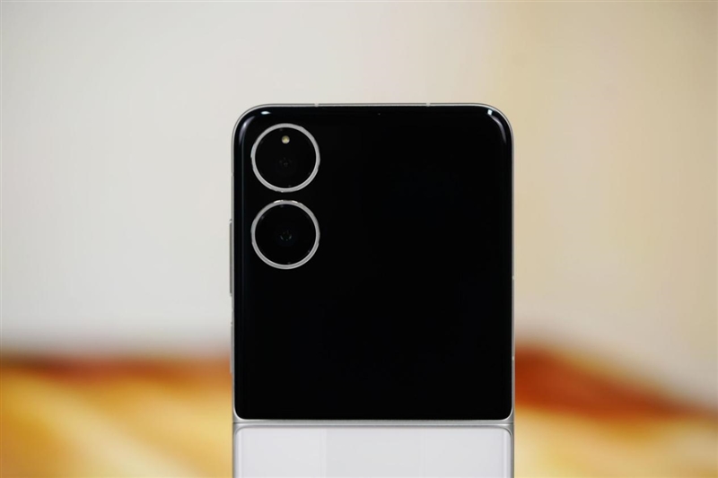 游戏不发烫、内屏无折痕！小米MIX Flip 2评测：行业唯一的满配旗舰小折叠