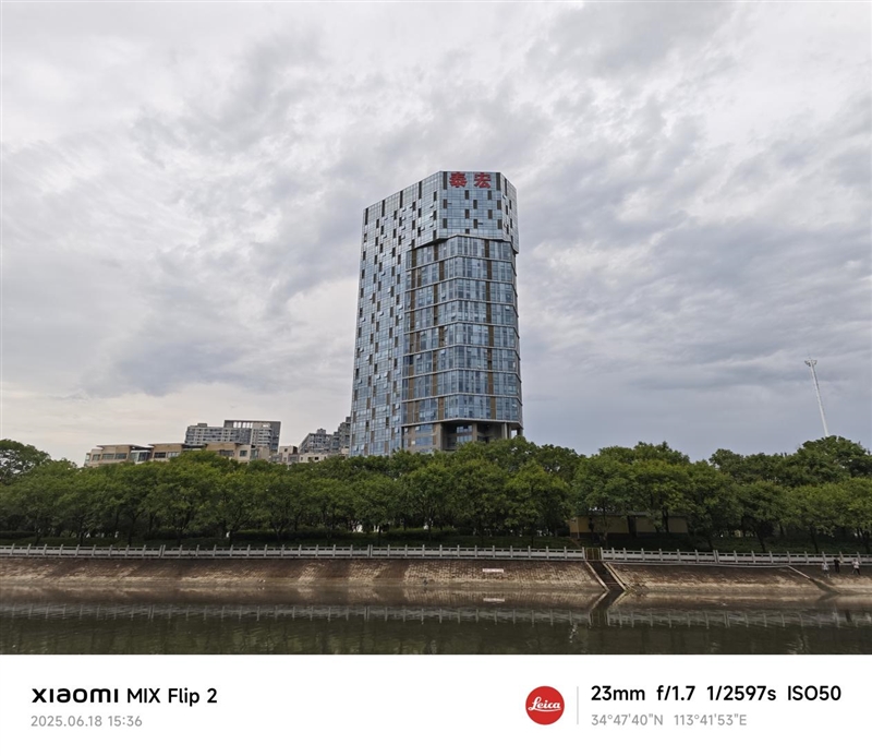 游戏不发烫、内屏无折痕！小米MIX Flip 2评测：行业唯一的满配旗舰小折叠
