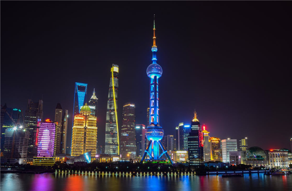 上海东方明珠玻璃地板疑热炸 工作人员：已紧急处理