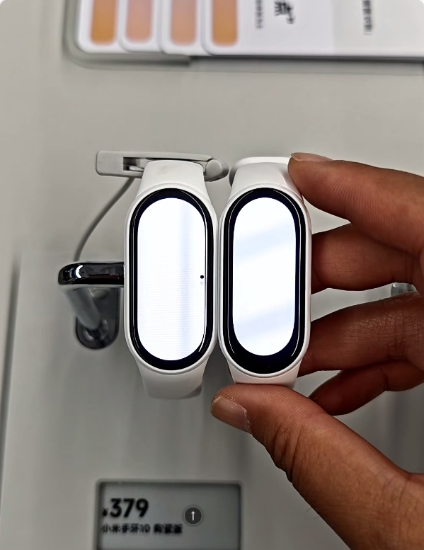 小米手环10/9真机对比图来了:史诗升级 首次四边等宽!