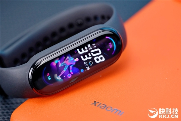 小米手环10/9真机对比图来了:史诗升级 首次四边等宽!