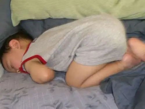 直接躺下更方便 为什么人要枕头才能更好的睡觉?