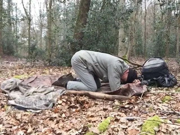 直接躺下更方便 为什么人要枕头才能更好的睡觉?