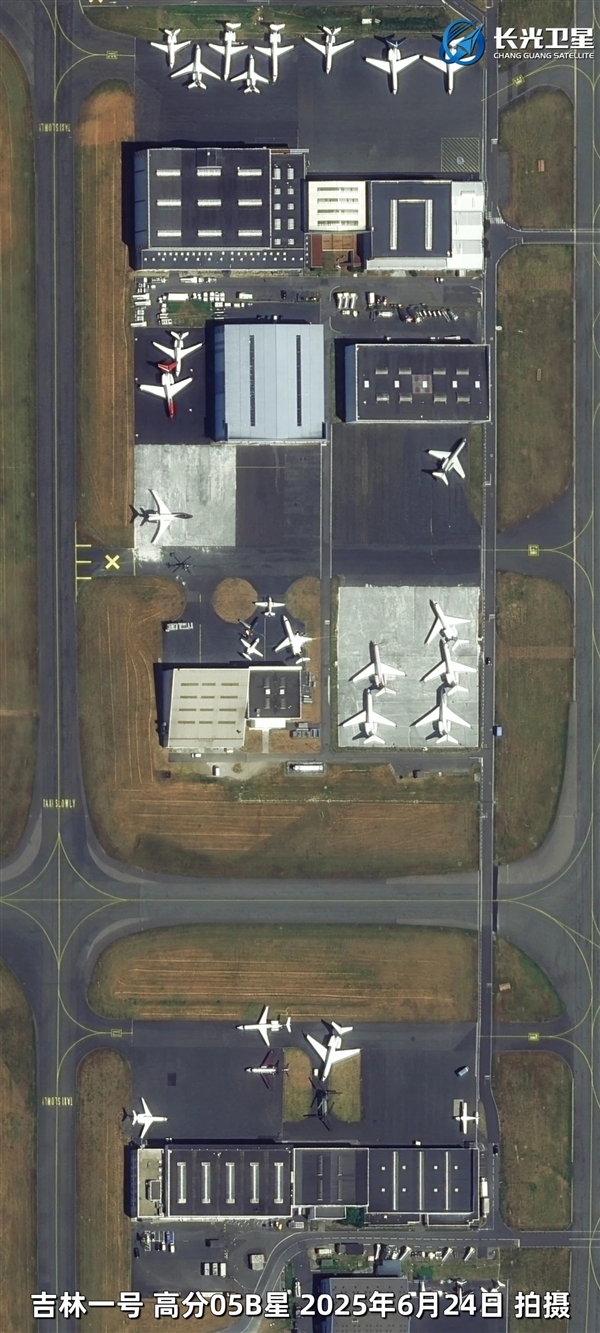 卫星视角看2025巴黎航展:歼10-CE、阵风巧合面对面