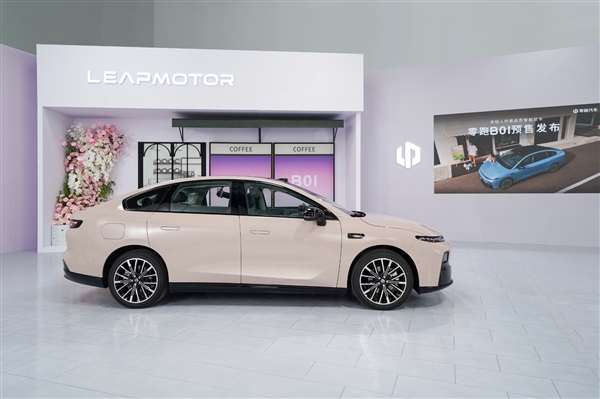 10.58万起 零跑B01纯电轿车开售：原生后驱、起步550公里